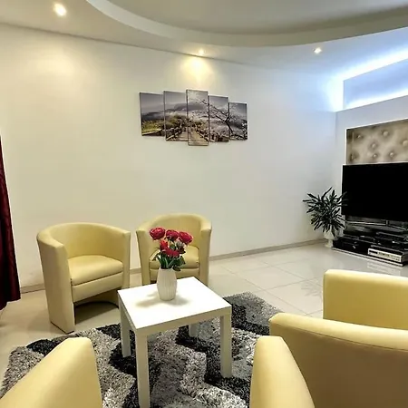 Flumen I Cozy House With Free Parking Holiday home *
